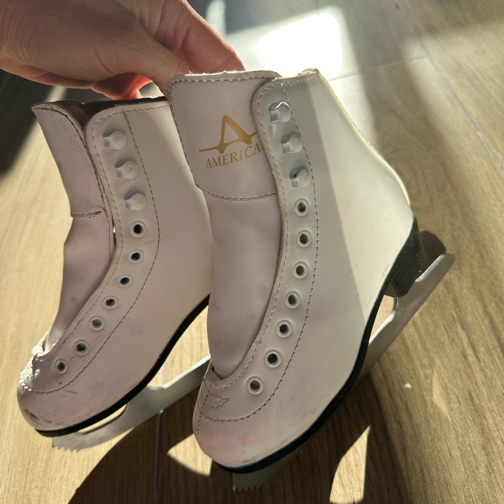 Kids size 13Y American Athletic white Ice skates